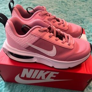 Nike Air Max INTRLK Girls 13.5c  Sneakers in Pink and White NEW!
